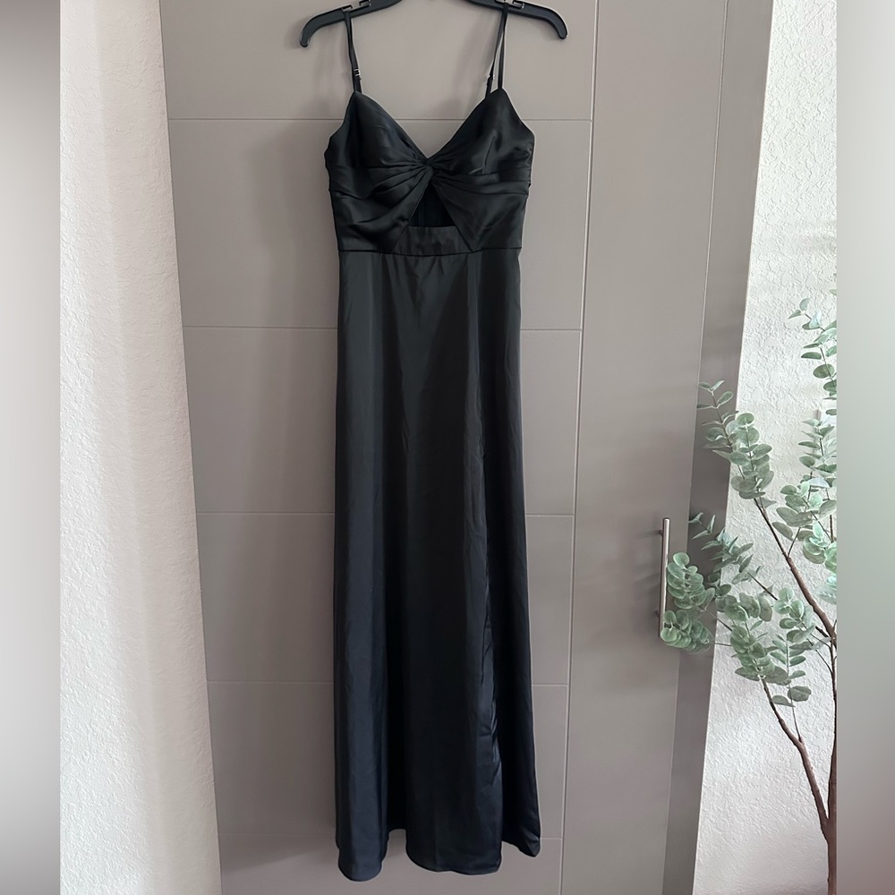 Azazie Flowy Pleated Stretch Satin
Long Dress